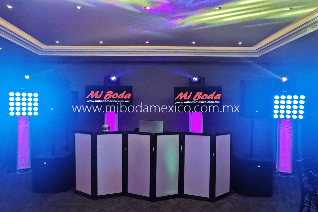 Iluminación Matrix Led complementaria para la pista y DJ en boda CDMX